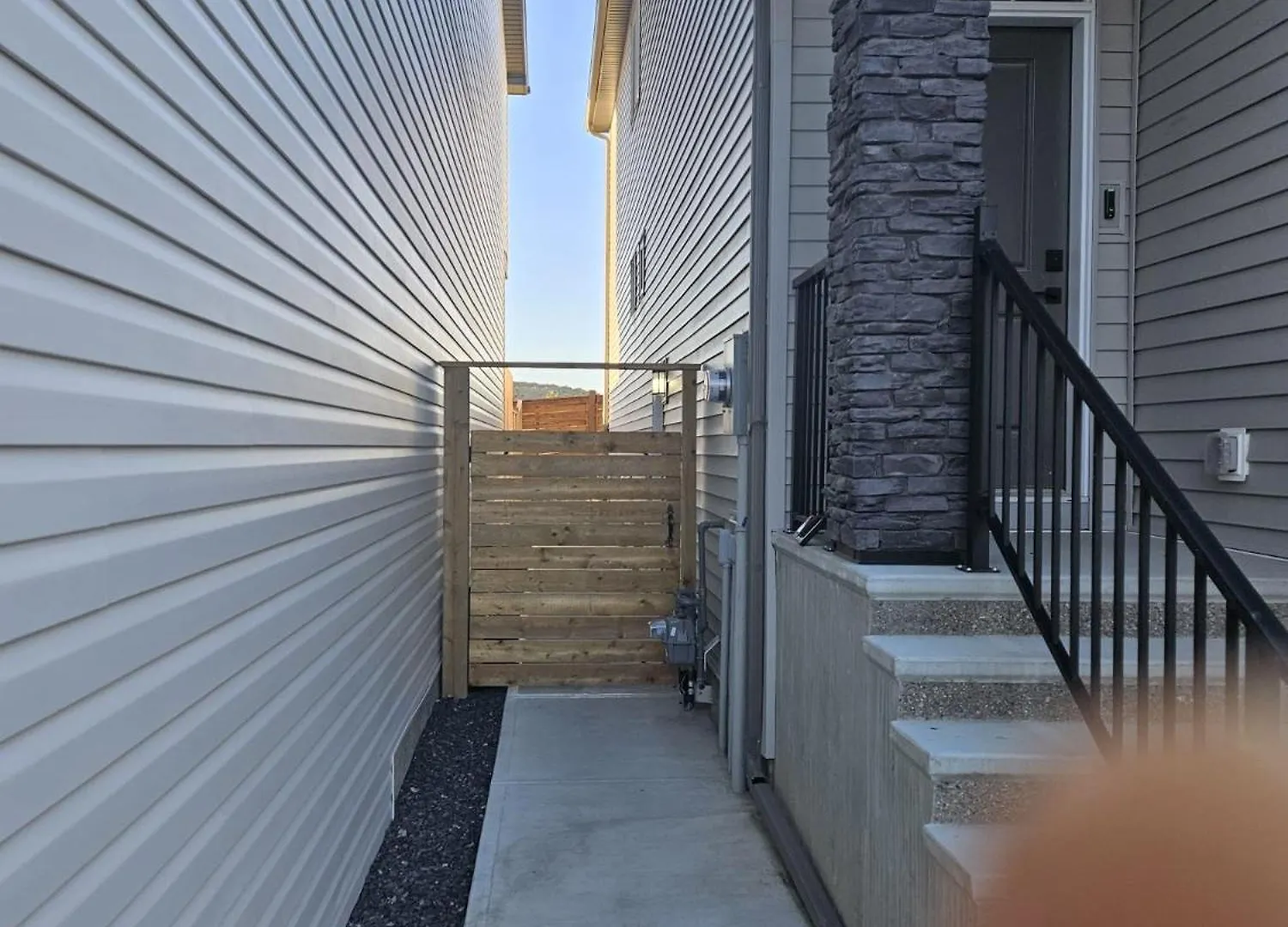 Apartment 2-Bedroom Private Entrance Suite With Full Kitchen Calgary