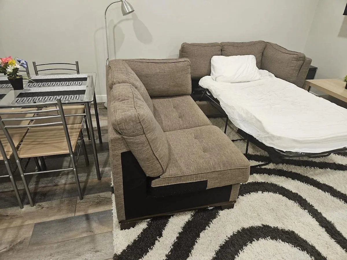 Apartment 2-Bedroom Private Entrance Suite With Full Kitchen Calgary