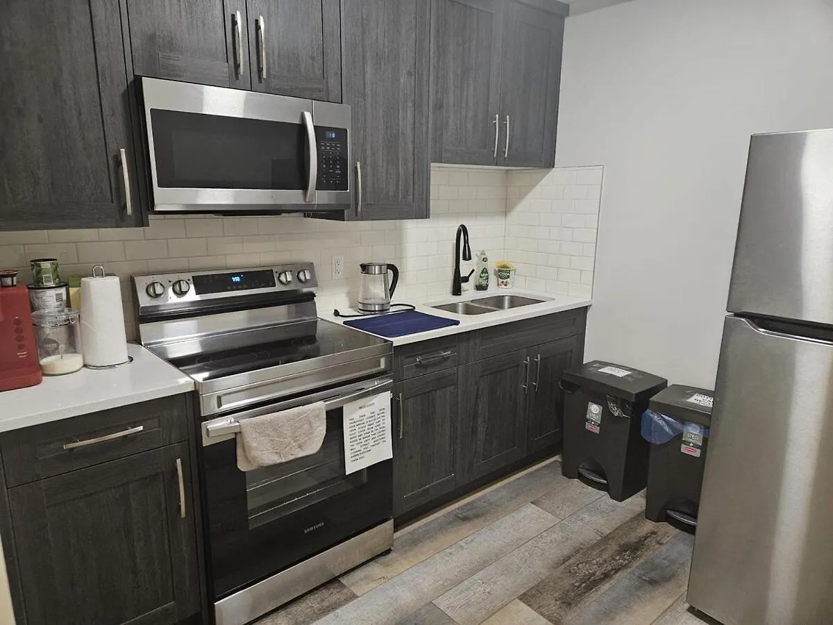 2-Bedroom Private Entrance Suite With Full Kitchen Calgary Apartment