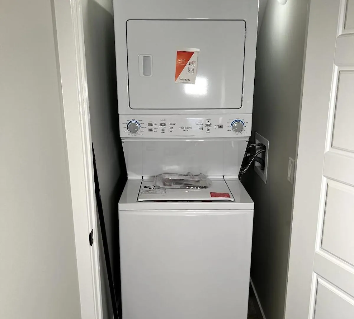 2-Bedroom Private Entrance Suite With Full Kitchen Calgary 0*,